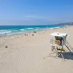 2 Bdrm Condo + Parking In Heart Of Mission Beach!
