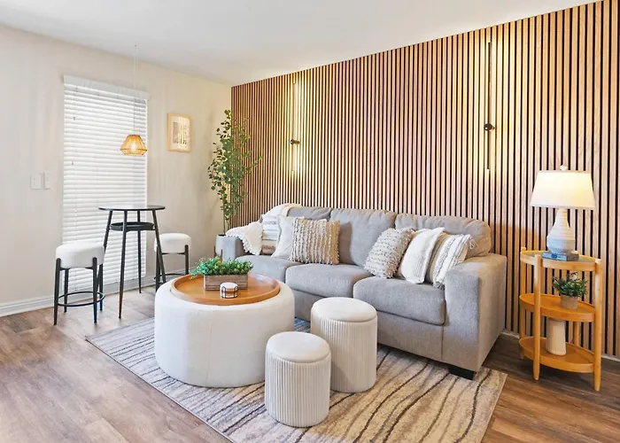 2 Bdrm Condo + Parking In Heart Of Mission Beach!