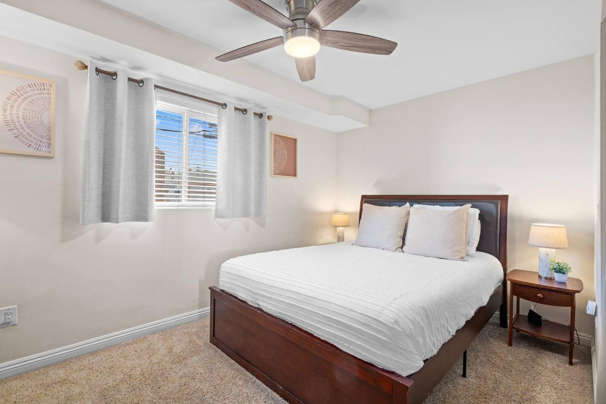 2 Bdrm + Parking In Heart Of Mission Beach!