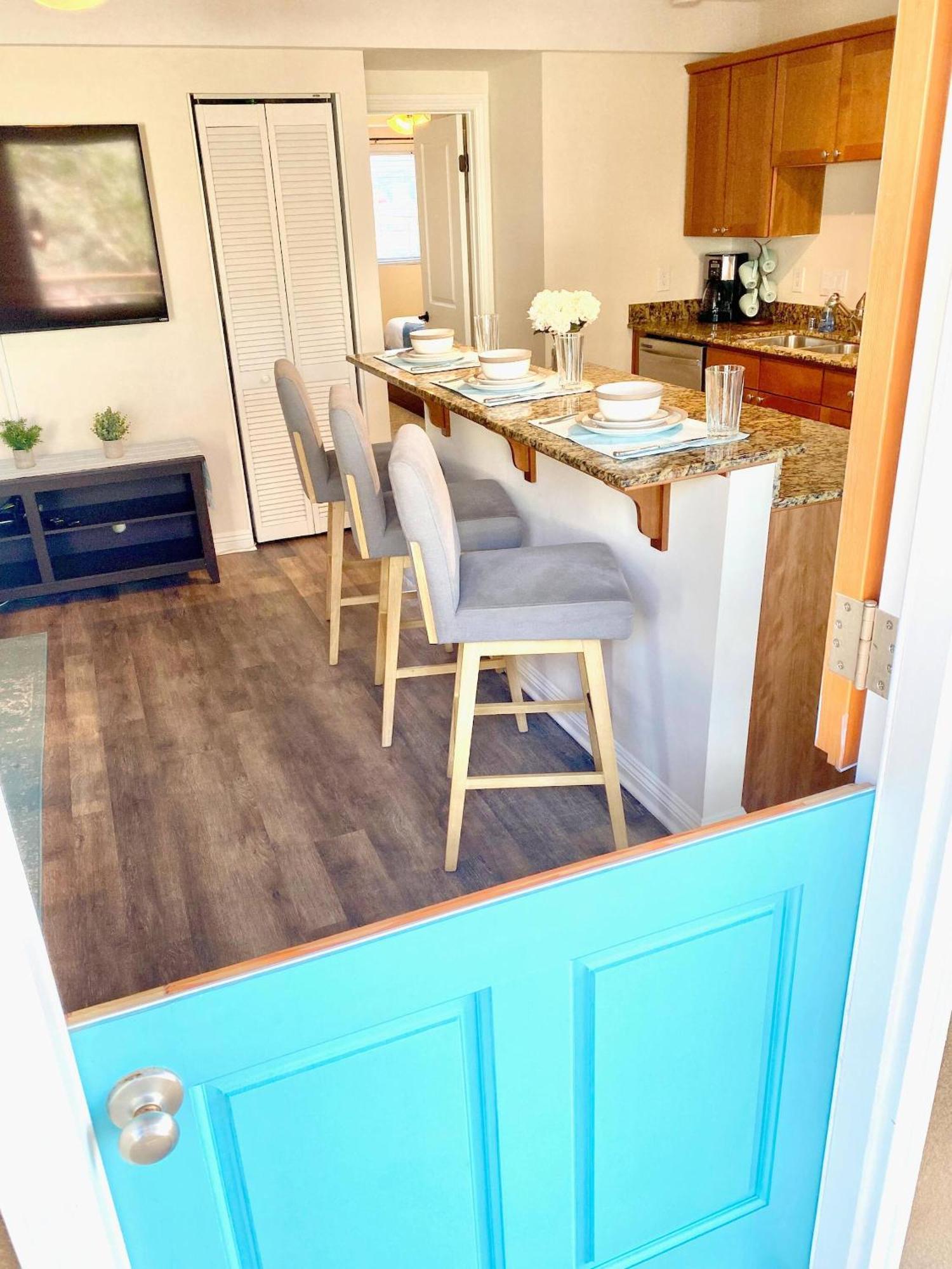 2 Bdrm + Parking In Heart Of Mission Beach!