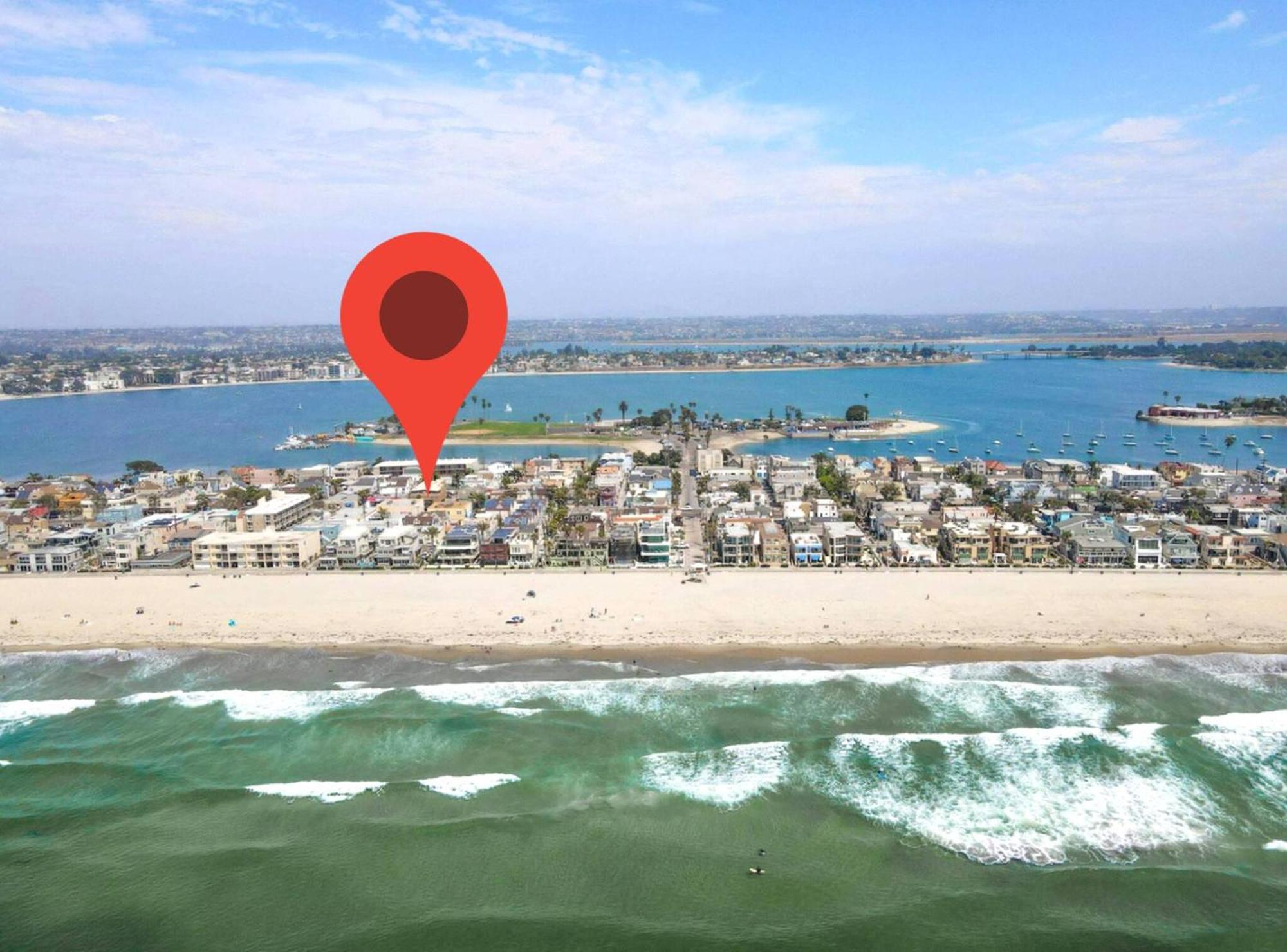 2 Bdrm + Parking In Heart Of Mission Beach! Apartment