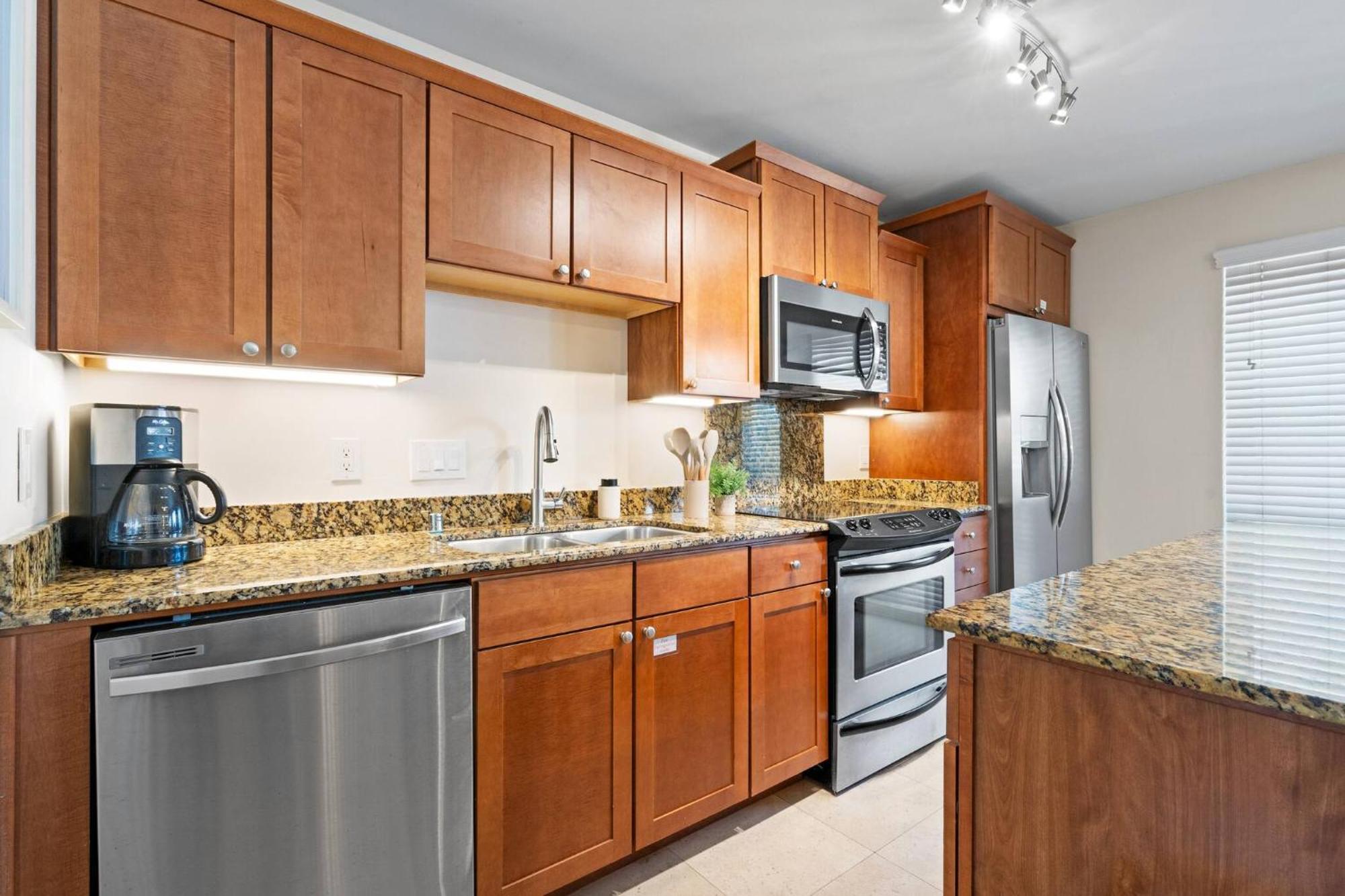 2 Bdrm + Parking In Heart Of Mission Beach! * San Diego