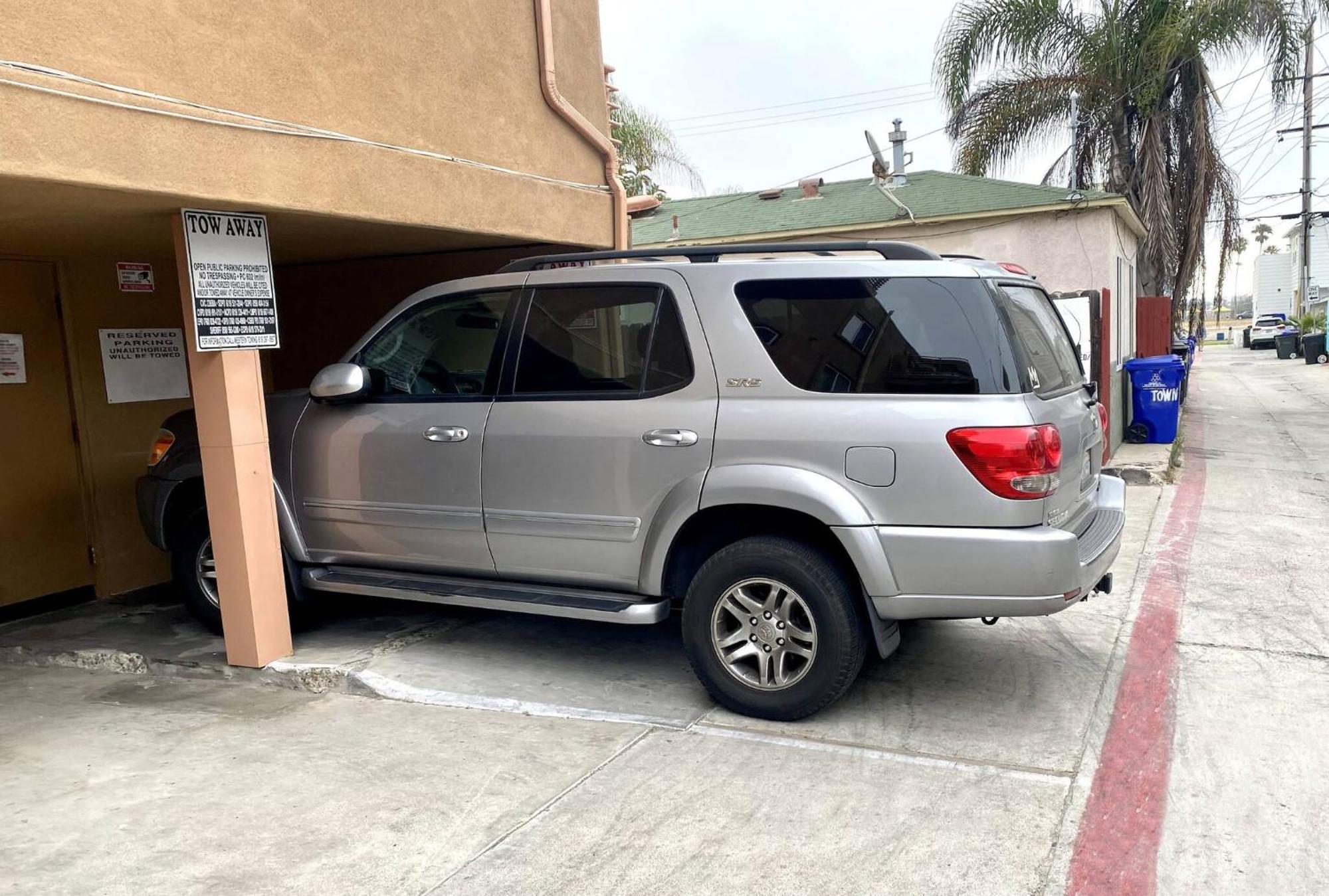 2 Bdrm + Parking In Heart Of Mission Beach! Apartment