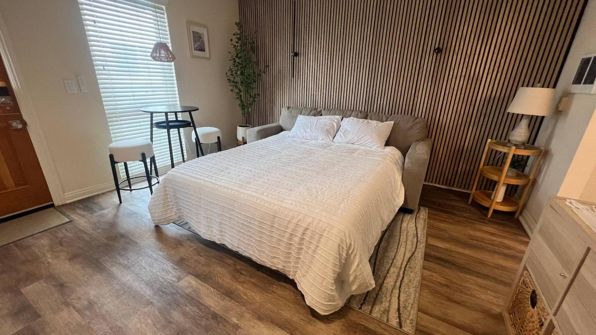 2 Bdrm + Parking In Heart Of Mission Beach! Apartment *
