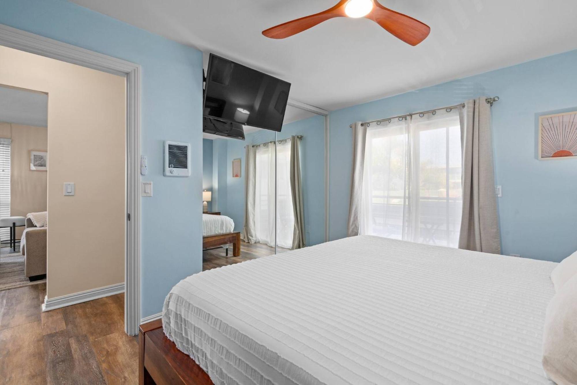 2 Bdrm + Parking In Heart Of Mission Beach! Apartamento