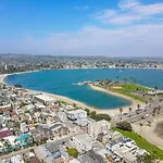 2 Bdrm Condo + Parking In Heart Of Mission Beach!