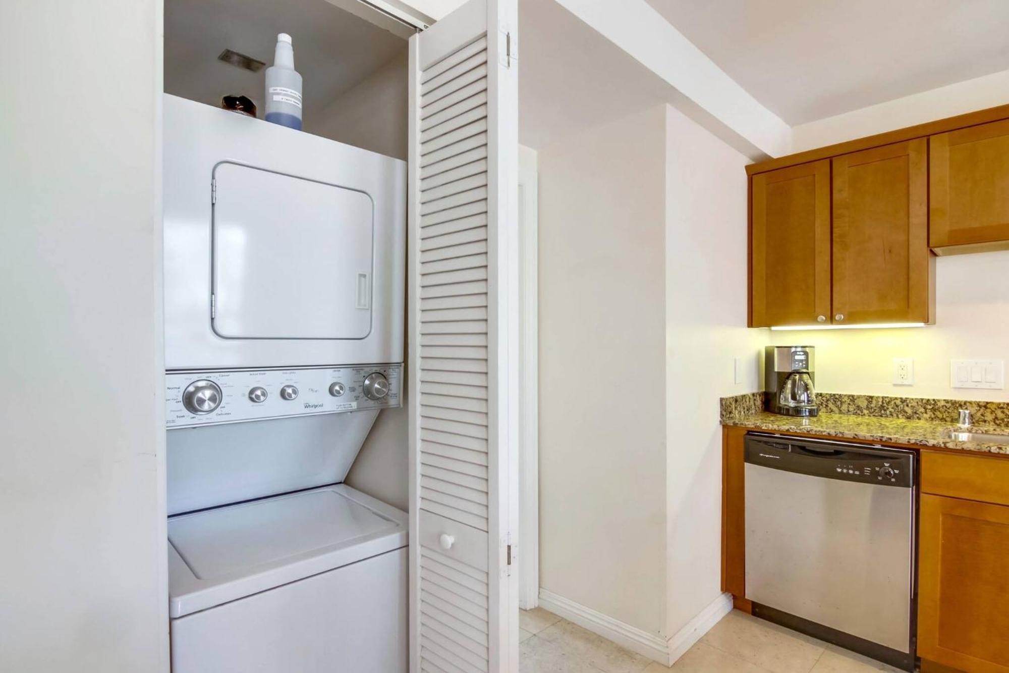 Apartamento 2 Bdrm + Parking In Heart Of Mission Beach! *