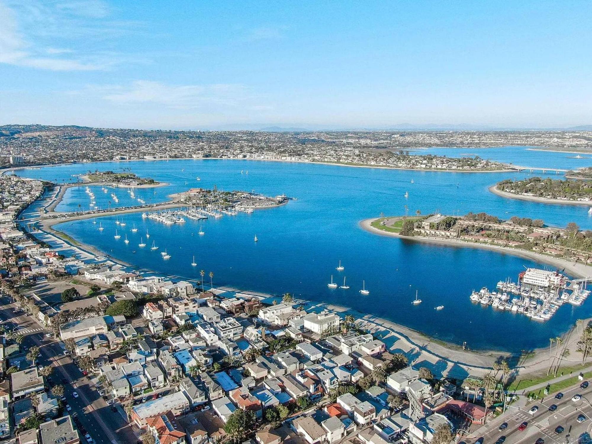 Apartamento 2 Bdrm + Parking In Heart Of Mission Beach!